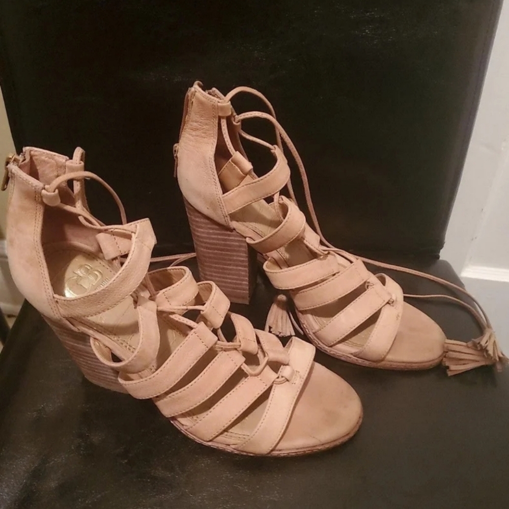 Lady's Gianni Bini Heels